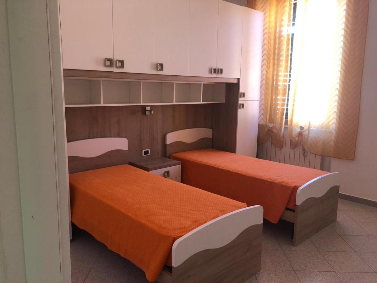 Hotel Est 皮昂比诺 外观 照片