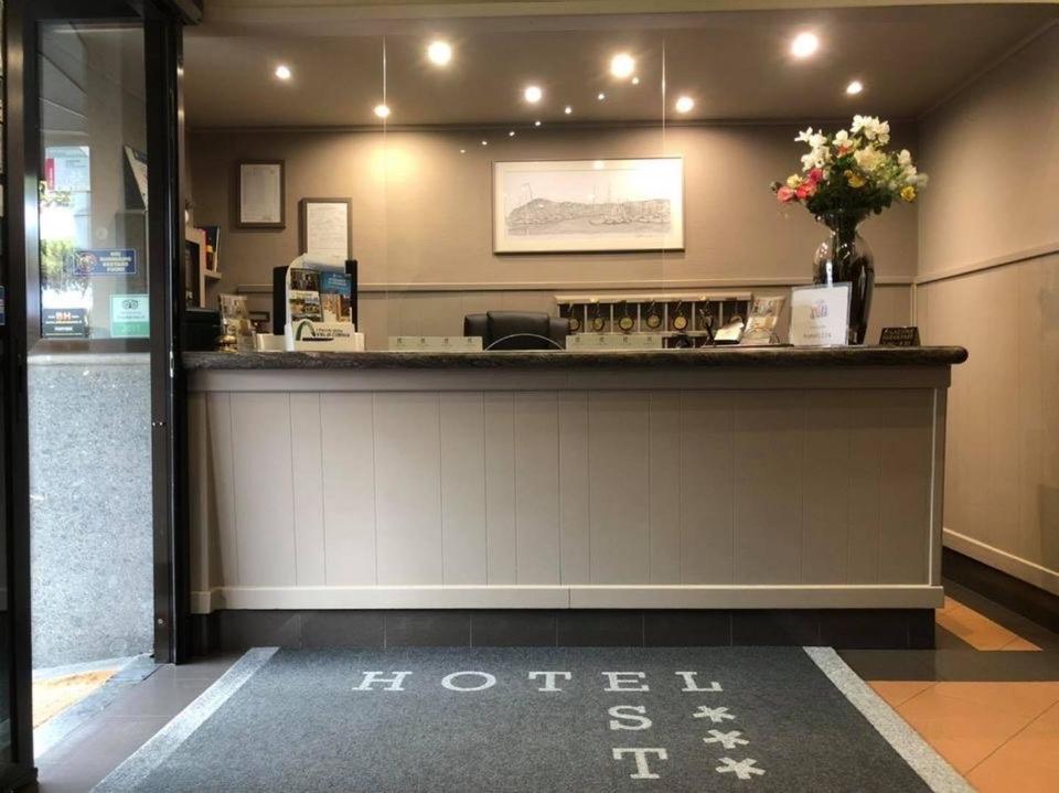Hotel Est 皮昂比诺 外观 照片