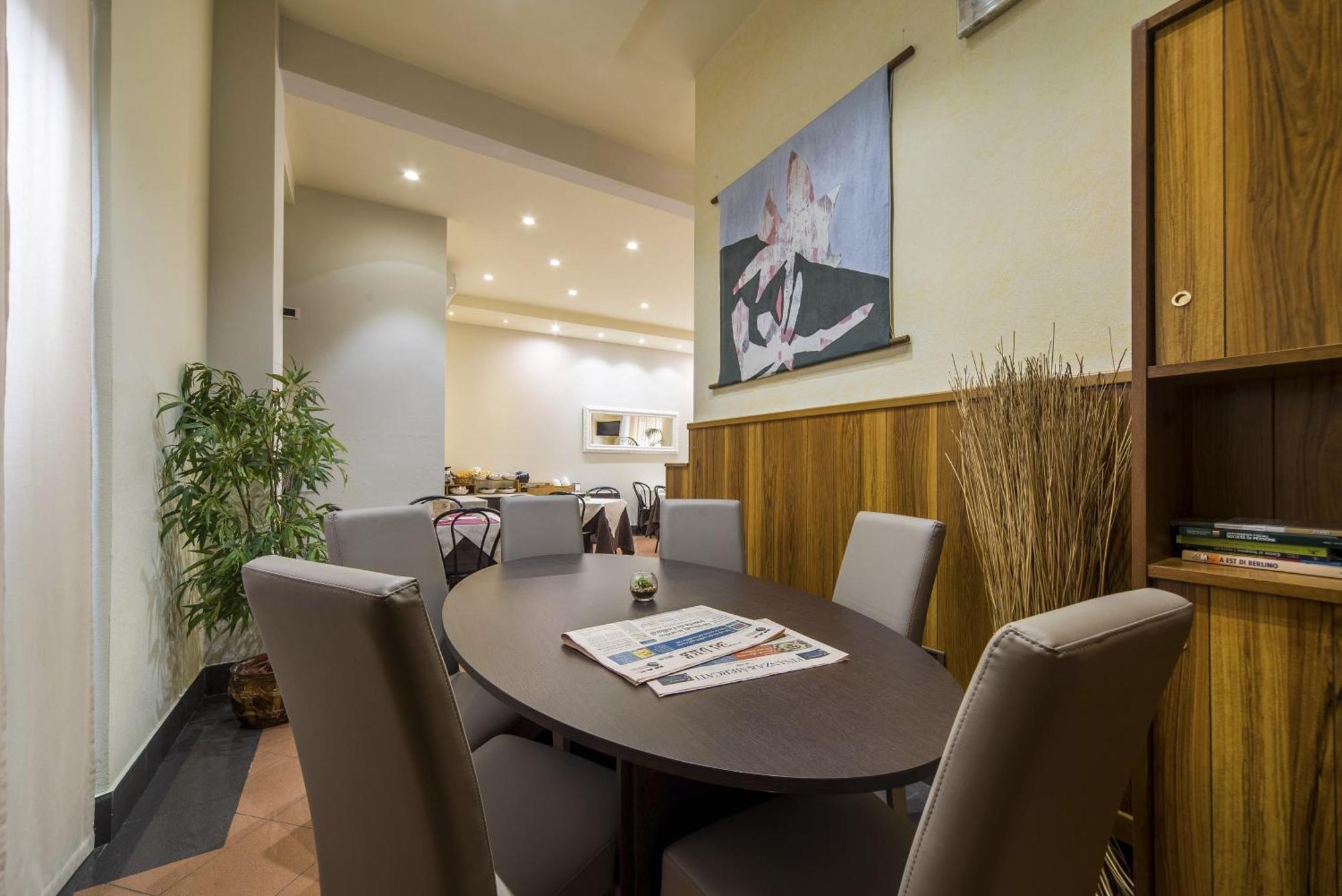 Hotel Est 皮昂比诺 外观 照片