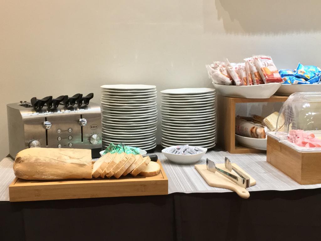 Hotel Est 皮昂比诺 外观 照片