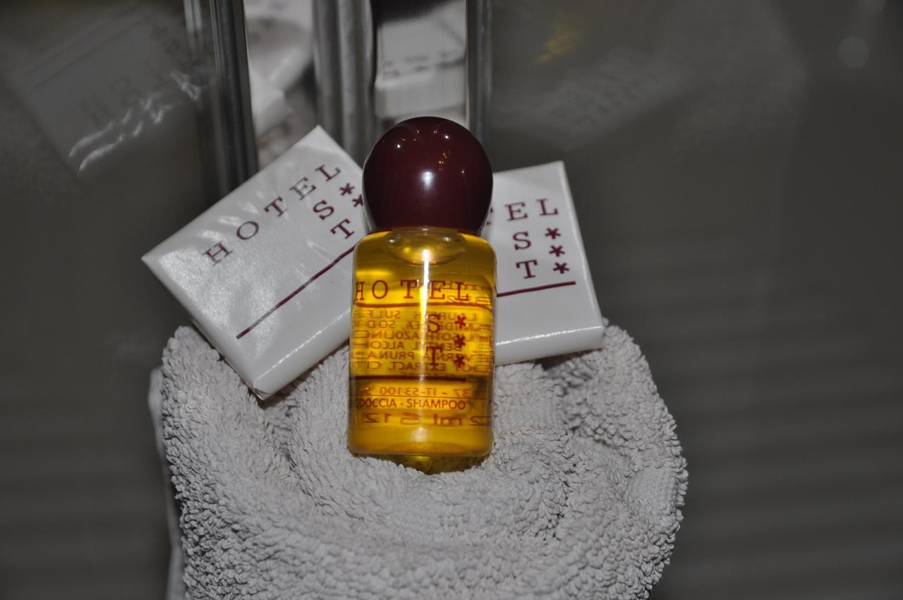 Hotel Est 皮昂比诺 外观 照片