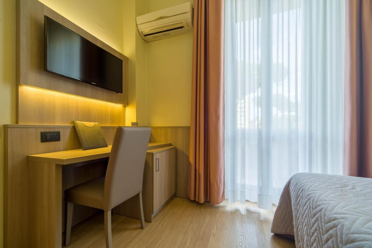 Hotel Est 皮昂比诺 外观 照片